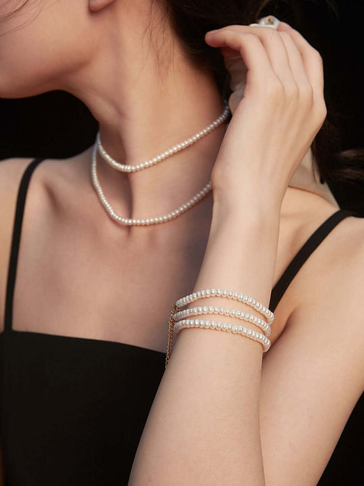 "Timeless classic pearl necklace" "Elegant natural pearl necklace" "Traditional pearl necklace for any occasion" "Sophisticated pearl strand necklace" "Chic and timeless natural pearl necklace" "Classic pearl necklace for refined style" "Versatile natural