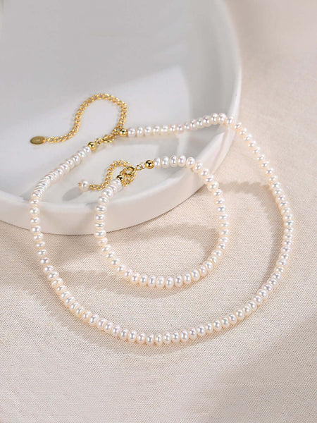 "Timeless classic pearl necklace" "Elegant natural pearl necklace" "Traditional pearl necklace for any occasion" "Sophisticated pearl strand necklace" "Chic and timeless natural pearl necklace" "Classic pearl necklace for refined style" "Versatile natural