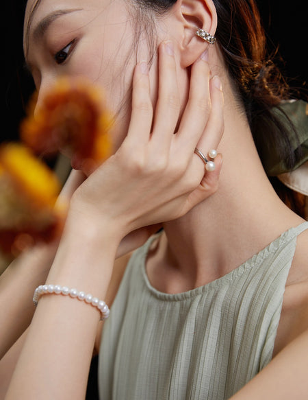 Classic natural pearl silver ring" "Elegant silver ring with natural pearl" "Chic pearl silver ring design" "Timeless silver ring with natural pearl accent" "Stylish natural pearl silver ring for all occasions" "Sophisticated silver ring adorned with natu