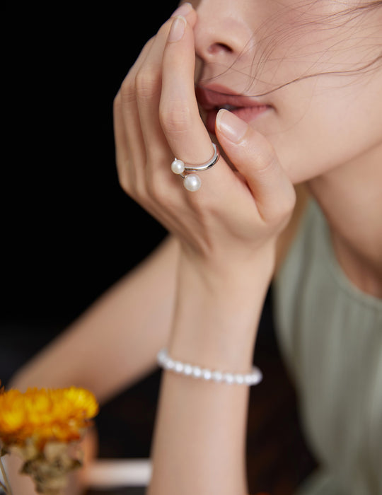 Classic natural pearl silver ring" "Elegant silver ring with natural pearl" "Chic pearl silver ring design" "Timeless silver ring with natural pearl accent" "Stylish natural pearl silver ring for all occasions" "Sophisticated silver ring adorned with natu