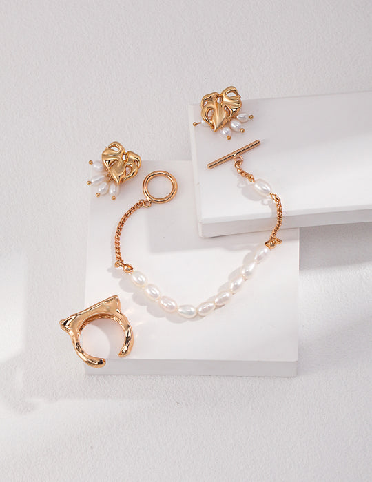 Minimalist French pearl bracelet