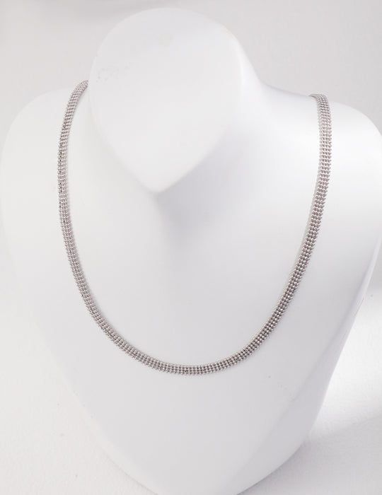 Lace embrace: silver whisper necklace